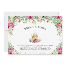 小さなプリンセスフローラが本を持ってくる