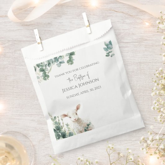 小さなベビー子羊とユーカリのバプテスマ フェイバーバッグ (クリップ留めされた状態)