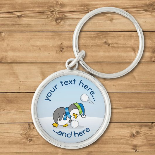 小さなペンギンが雪玉を手に入れる キーホルダー