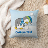 小さなペンギンが雪玉を手に入れる クッション (ブランケット)