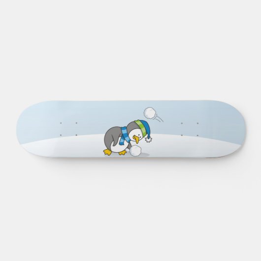 小さなペンギンが雪玉を手に入れる スケートボード (横)