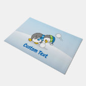 小さなペンギンが雪玉を浮かべる ドアマット (アングル)