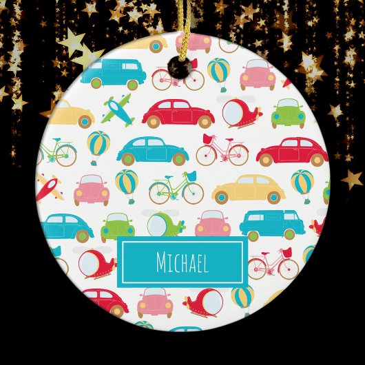 小さなボーイの乗り物のパターン(ファーストネーム付き)クリスマス セラミックオーナメント