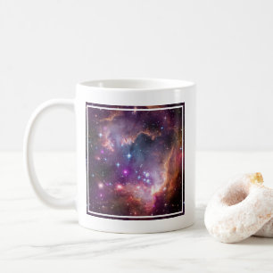 小さなマゼラン雲の中の若い星。 コーヒーマグカップ