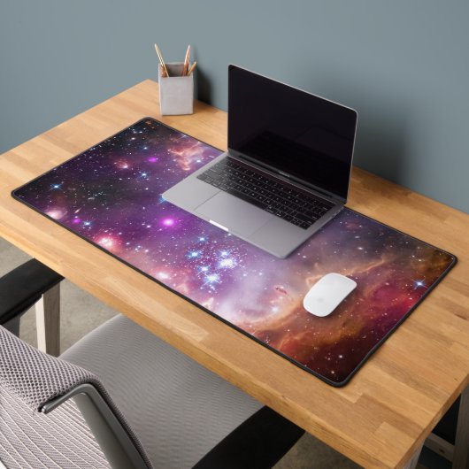 小さなマゼラン雲の中の若い星。 デスクマット (オフィス2)