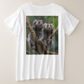 小さなマーモセットのティタンが枝の中に プラスサイズTシャツ (デザイン裏面)