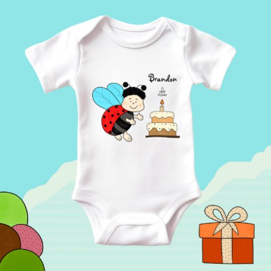 小さなムシの少年とケーキ ベビーボディスーツ