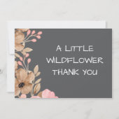 小さなワイルドフラワーのピンクの女の子のベビーシャワー サンキューカード (正面)