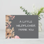小さなワイルドフラワーのピンクの女の子のベビーシャワー サンキューカード (スタンド正面)