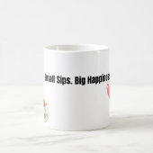 小さな一口。大きな幸せ。可愛いタイポグラフィのコーヒー コーヒーマグカップ (中央)
