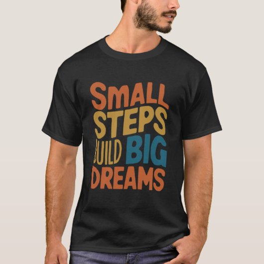 小さな一歩が大きな夢を築く Tシャツ (正面)