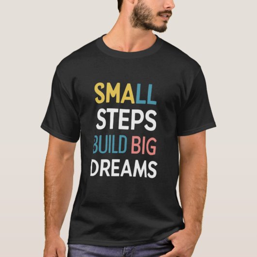 小さな一歩が大きな夢を築く Tシャツ (正面)