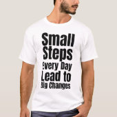 小さな一歩を毎日続ければ大きな変化につながる Tシャツ (正面)