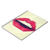 小さな三角形で作られた赤い唇、ピクセルシスター、pi ノートブック (左側)