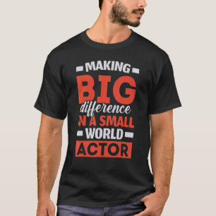 小さな世界のアーティストに大きな違いを生み出すメンズ Tシャツ