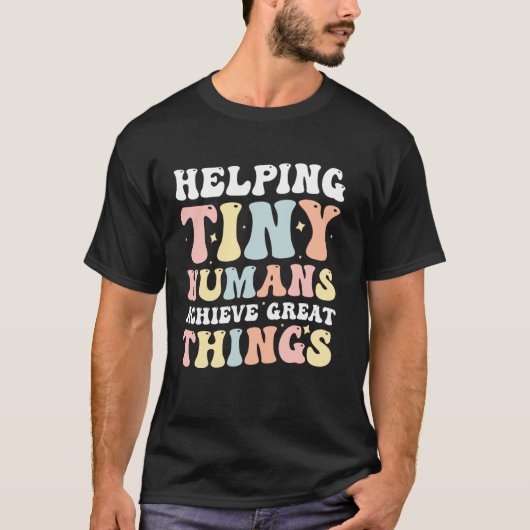 小さな人間が大きなことを成し遂げるのを助ける Tシャツ (正面)