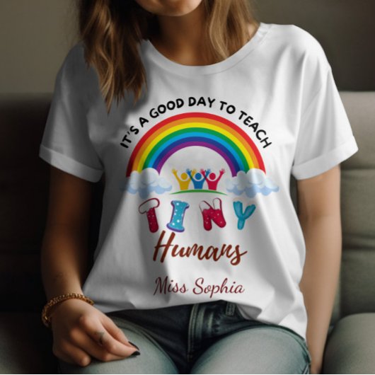 小さな人間にかわいい教え虹が訪れるいい日だ Tシャツ