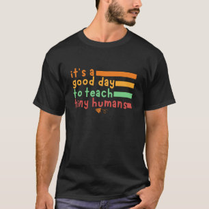 小さな人間にとって良教えい日だ Tシャツ
