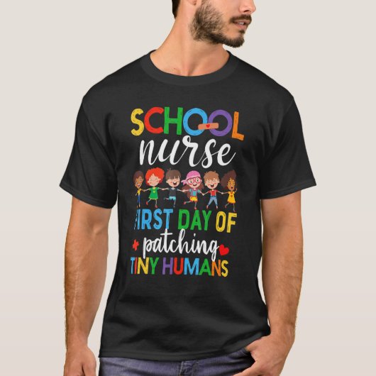 小さな人間の学校ナースRnパッチの最初の日 Tシャツ (正面)