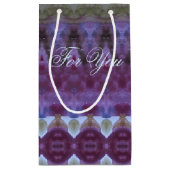 小さな任意の大事な行事デザイナ抱き枕と紫 スモールペーパーバッグ (裏面)