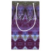 小さな任意の大事な行事デザイナ抱き枕と紫 スモールペーパーバッグ (正面)