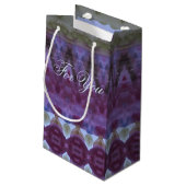 小さな任意の大事な行事デザイナ抱き枕と紫 スモールペーパーバッグ (裏面アングル)