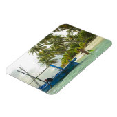 小さな伝統的魚釣り船の女性 マグネット (左側)