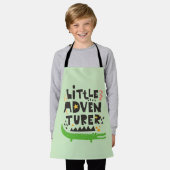 小さな冒険家アリゲーター エプロン (着用した状態)