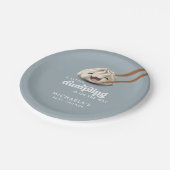 小さな団子が赤ちゃんシャワーの途中にある ペーパープレート (アングル)