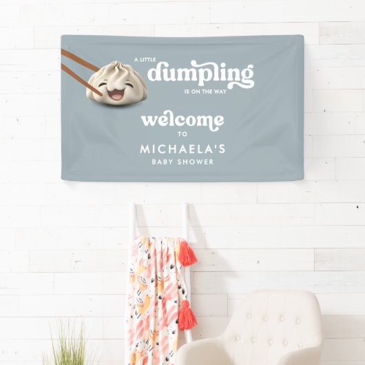 小さな団子が赤ちゃんシャワーの途中にある 横断幕 (インサイチュ)