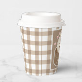 小さな団子が赤ちゃんシャワーの途中にある 紙コップ (右)