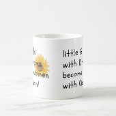 小さな女の子が強い女性マグカップになる コーヒーマグカップ (中央)
