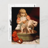 小さな女の子が彼女の犬を入浴 ポストカード (正面/裏面)