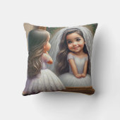 小さな女の子が花嫁を鏡で見ている クッション (裏面)