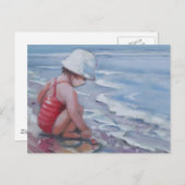 小さな女の子で白い帽子とビーチ ポストカード (正面/裏面)