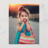 小さな女の子とハンドバストライプのッグ ポストカード (正面)