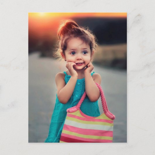 小さな女の子とハンドバストライプのッグ ポストカード (正面)