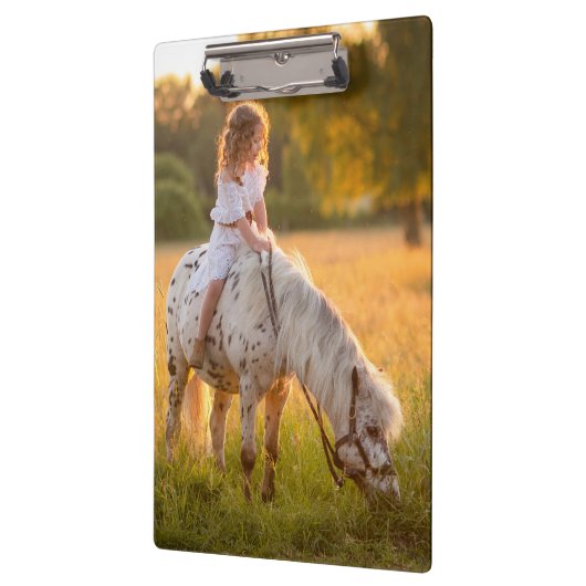 小さな女の子と子馬 クリップボード (左)
