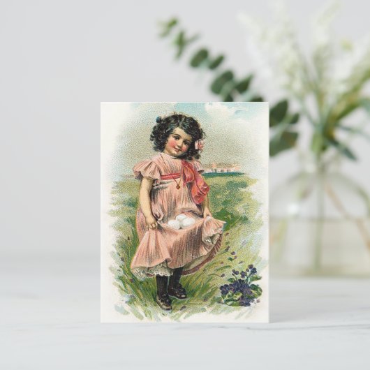 小さな女の子と彼女のエッグイースター シーズンポストカード (スタンド正面)