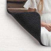 小さな女の子と白猫 マウスパッド (コーナー)