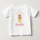 小さな女の子と黄色のドレス ベビーTシャツ (正面)