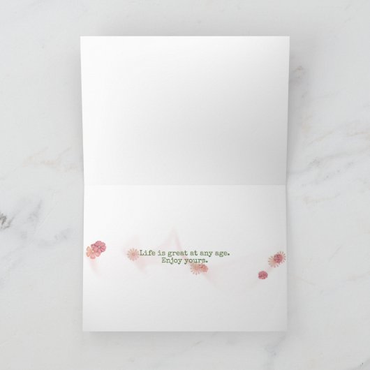 小さな女の子のデイジーの裂け目縁ど カード (内部)