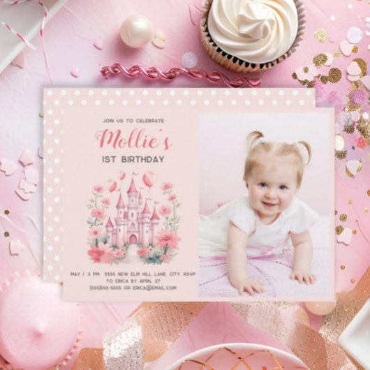 小さな女の子の1歳の誕生日 ピンクの城の写真 招待状