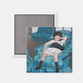 小さな女の子イン・ブルー・アームチェア，カッサット マグネット (正面/裏面)