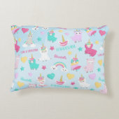 小さな女の子キュートラマコーンパステルパターン アクセントクッション (裏面)