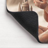 小さな女の子シーシェルを賞賛 マウスパッド (コーナー)