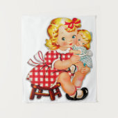 小さな女の子レトロヴィンテージ人形の子供 タペストリー (正面)