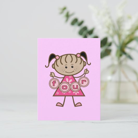 小さな女の子第4回誕生日Tシャツとギフト ポストカード (スタンド正面)