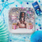 小さな女の子茶色の肌きらきら光るパーティー ペーパープレート (パーティー)