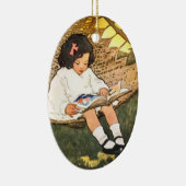 小さな女の子読がハンモックに入っている セラミックオーナメント (右)